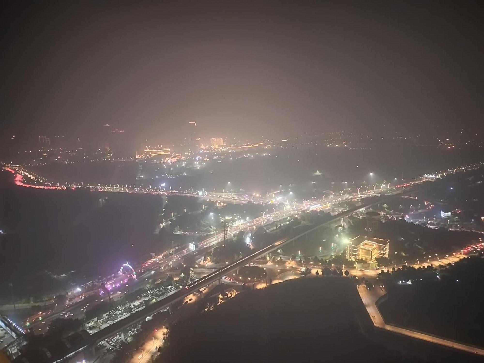 Nova River& Facing- Your Away 43rd Floor Apartment New Delhi